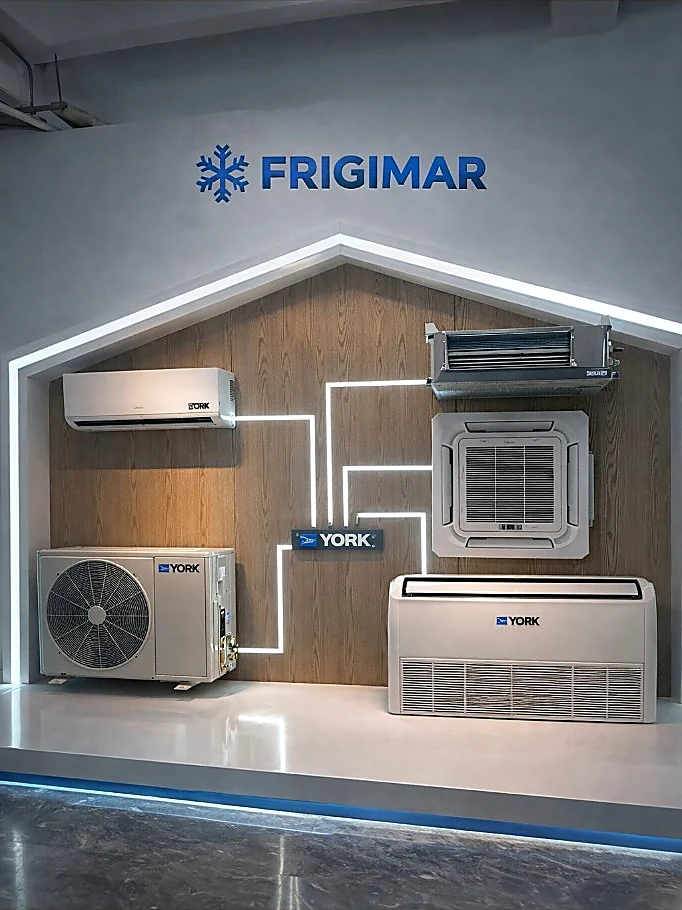 Showroom FRIGIMAR : présentoir des gammes YORK, climatisation résidentielle et tertiaire